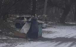 
Картинки с натуры: Что заставляет жителей Константиновки опускаться на самое дно
