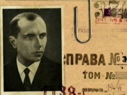 &laquo;Агент Гитлера&raquo; и &laquo;украинский фашист&raquo;: ЦРУ рассекретило новые материалы о Бандере (ФОТО)