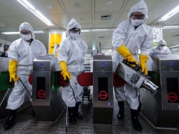 &laquo;Полная фантазия!&raquo;: Жаркая погода не убьет коронавирус