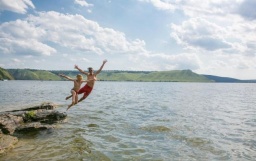 
Не только Карпаты. Где можно бюджетно отдохнуть в Украине летом
