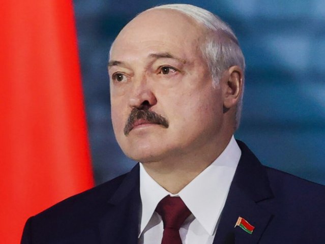 Лукашенко заявил о гибридной войне против Беларуси