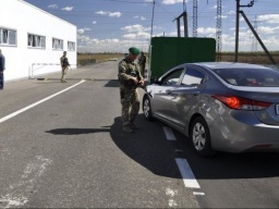 На Донбассе в районе КПВВ попал в ДТП автобус с пассажирами: люди выпали из салона