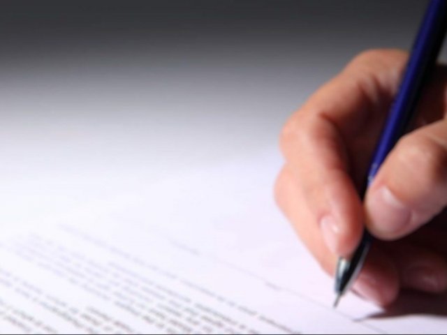 Зеленский подписал законы об РРО для физлиц-предпринимателей и о &laquo;кешбэке&raquo;