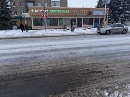 В Константиновке на расчистке дорог работает пять автомобилей