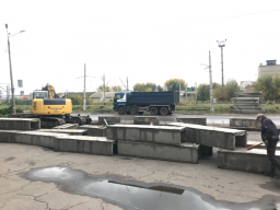 Одно делают &ndash; другое ломают: В Константиновке при реконструкции ливневки повредили водопроводные кол