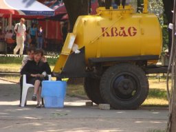 Грязь и черви: украинцев предупредили о &laquo;сюрпризах&raquo; кваса из бочек