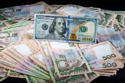 
НБУ снизил лимит для снятия наличных за границей: как это скажется на беженцах
