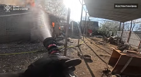 Пожар в двухэтажном доме в Константиновке: спасатели предотвратили распространение огня