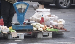 В Константиновке начали штрафовать за торговлю на тротуарах