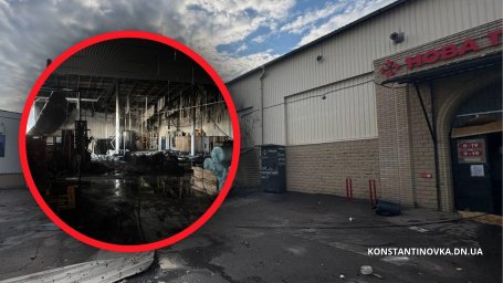 Російський дрон пошкодив відділення Нової пошти у Слов&rsquo;янську: компанія компенсує вартість знищених відправлень