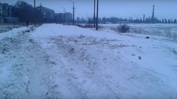 ВНИМАНИЕ ВОДИТЕЛЕЙ! Улица Калмыкова засыпана снегом.