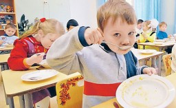 В детсадах Константиновки станут кормить сытнее