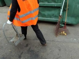 Дворники Константиновки работают за &laquo;полминималки&raquo;