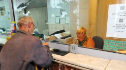 &laquo;Ощадбанк&raquo; ввел комиссию за оплату коммунальных услуг в кассах