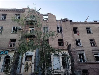 Вражеский авиаудар по Константиновке: повреждены дома, музей и магазин, ранены