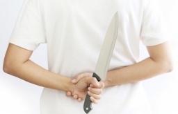 Подвыпивший мужчина ходил с ножом по супермаркету в Константиновке