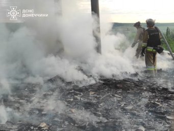 Авиаудар по Константиновке: спасатели достали людей из-под завалов и тушили пожар (ВИДЕО)