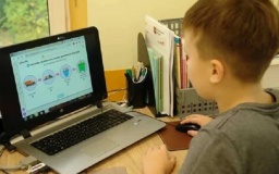 
Школьники Константиновки переходят на дистанционное обучение
