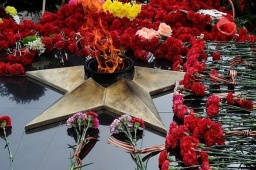 
КАК ВЛАСТИ УКРАИНЫ ПЫТАЮТСЯ СТЕРЕТЬ ПАМЯТЬ О ВЕЛИКОЙ ОТЕЧЕСТВЕННОЙ ВОЙНЕ
