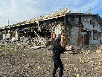 В Константиновке враг нанес авиаудар: повреждено офисное помещение