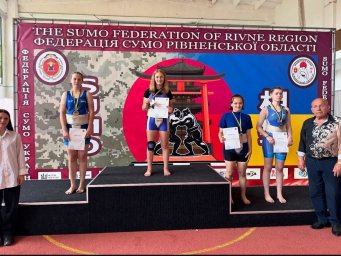 Юные спортсмены из Константиновки получили медали и лицензии на чемпионат Европы по сумо