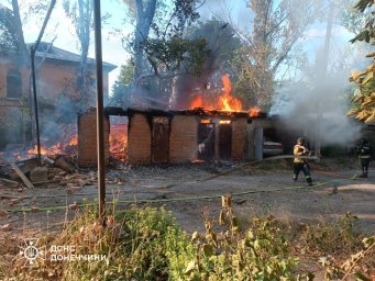 Рятувальники Костянтинівки потрапили під повторний обстріл під час гасіння пожеж