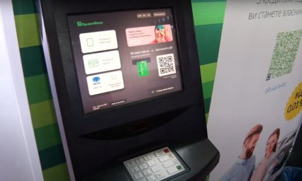 ПриватБанк возобновил прием долларов в терминалах и начал выполнять новые требования НБУ по обмену