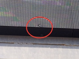 В Константиновке малолетние вандалы разбили окна и LED-экран на площади ДК