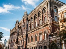 НБУ установил официальный курс на уровне 27,75 гривны за доллар