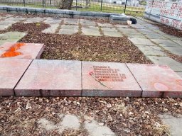 Кровь на братской могиле&hellip; Это не декоммунизация, это потеря нравственности