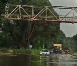Ливень в Константиновке: машины &laquo;плавали&raquo; по ул. Олексы Тихого