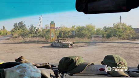 Поліцейські евакуювали 78-річну вчительку з прифронтового Іванопілля Костянтинівської громади