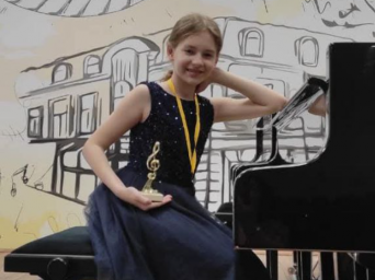 Юная музыкантша из Константиновки получила областную стипендию