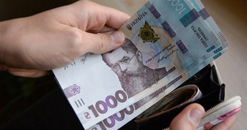 Українці можуть отримати до 14 400 грн допомоги: нові виплати для ВПО, сімей з дітьми та пенсіонерів