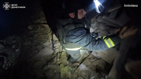 Авиаудар по Ильиновке: спасатели деблокировали из-под завалов 2 человека...