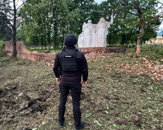 Вражеский авиаудар по Константиновке разрушил церковь и братскую могилу Второй мировой