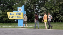 В Сватово продолжают детонировать боеприпасы, население эвакуируют.